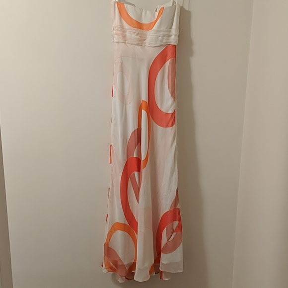 Fun, flirty gown by Laundry (Size 10) - Picture 4 of 5